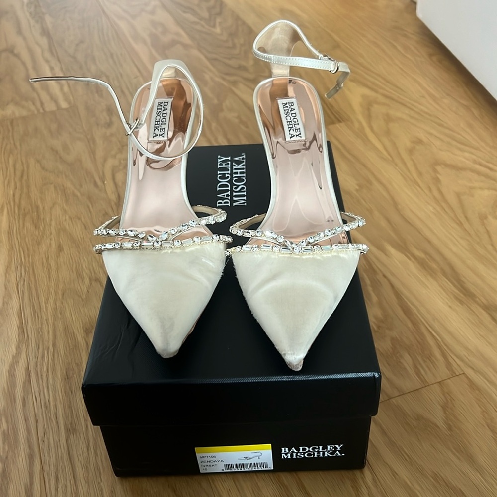 Badgley Mischka Zendaya Ivory Heels